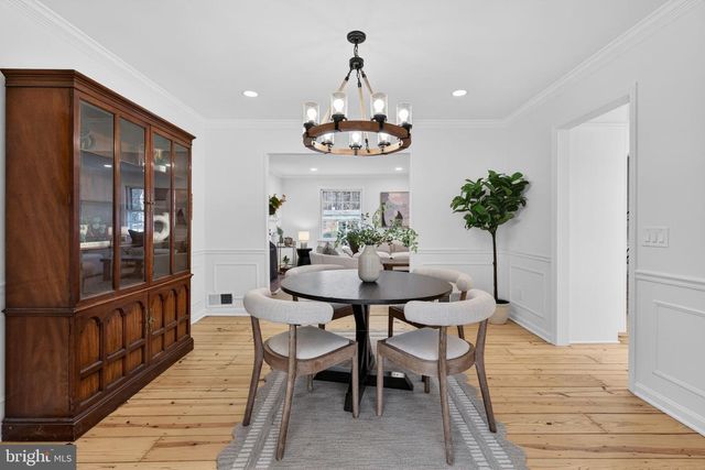 6813 WINTERBERRY LN, Bethesda, MD 20817