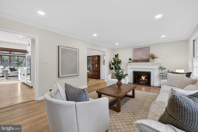 6813 WINTERBERRY LN, Bethesda, MD 20817