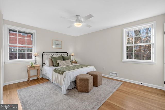 6813 WINTERBERRY LN, Bethesda, MD 20817