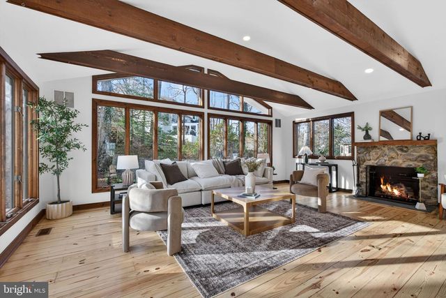 6813 WINTERBERRY LN, Bethesda, MD 20817