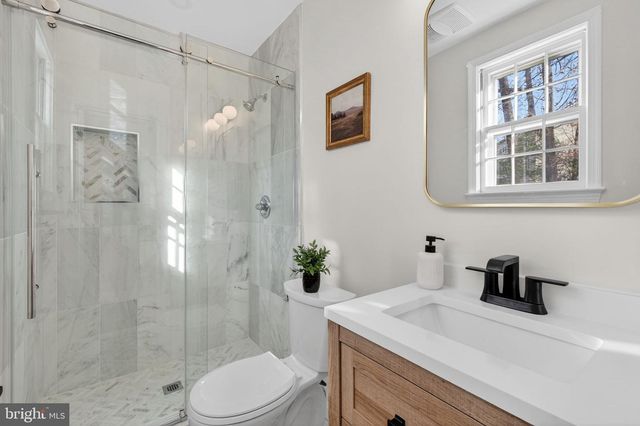 6813 WINTERBERRY LN, Bethesda, MD 20817