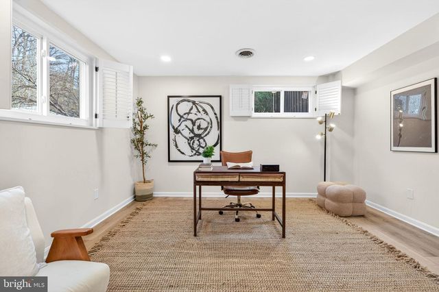 6813 WINTERBERRY LN, Bethesda, MD 20817