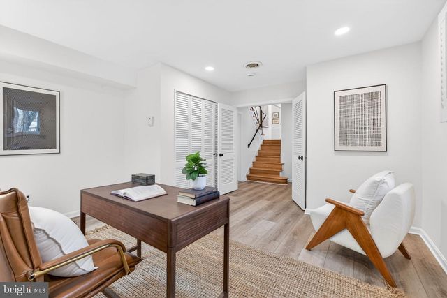 6813 WINTERBERRY LN, Bethesda, MD 20817