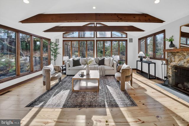 6813 WINTERBERRY LN, Bethesda, MD 20817