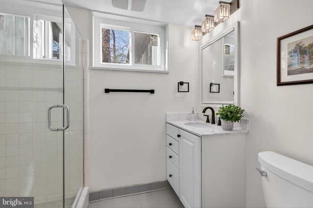 6813 WINTERBERRY LN, Bethesda, MD 20817