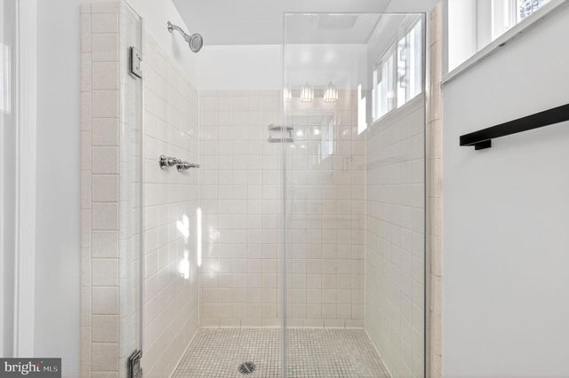 6813 WINTERBERRY LN, Bethesda, MD 20817