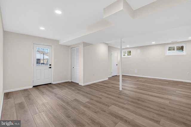 6813 WINTERBERRY LN, Bethesda, MD 20817