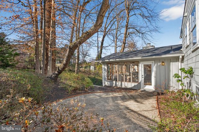 6813 WINTERBERRY LN, Bethesda, MD 20817