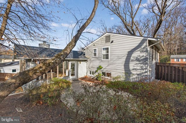 6813 WINTERBERRY LN, Bethesda, MD 20817