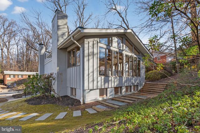 6813 WINTERBERRY LN, Bethesda, MD 20817