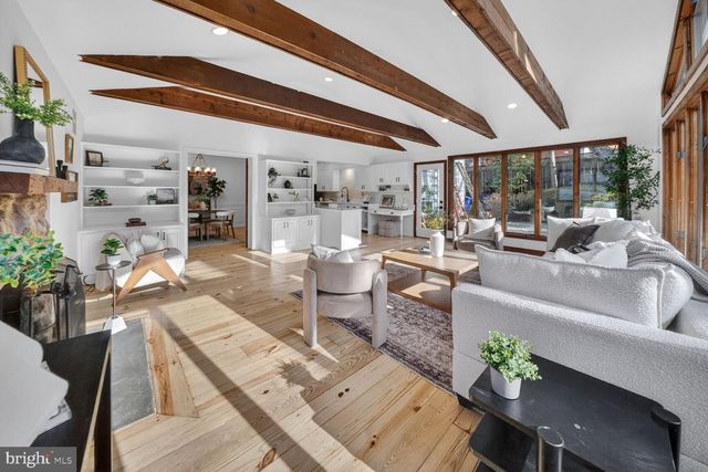 6813 WINTERBERRY LN, Bethesda, MD 20817