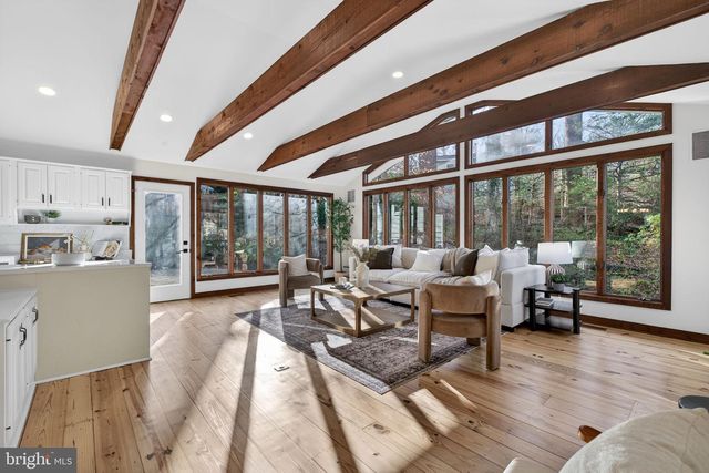 6813 WINTERBERRY LN, Bethesda, MD 20817