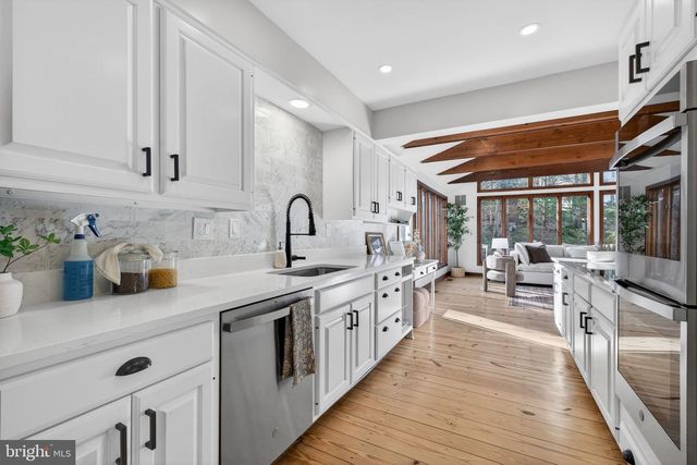 6813 WINTERBERRY LN, Bethesda, MD 20817