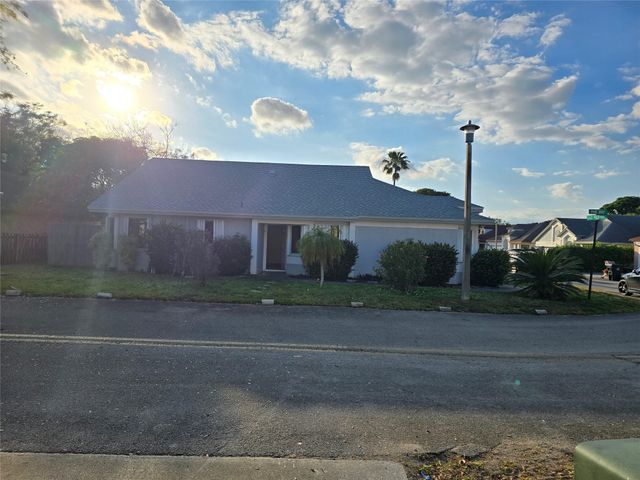 809 E Palm Run Drive, North Lauderdale, FL 33068