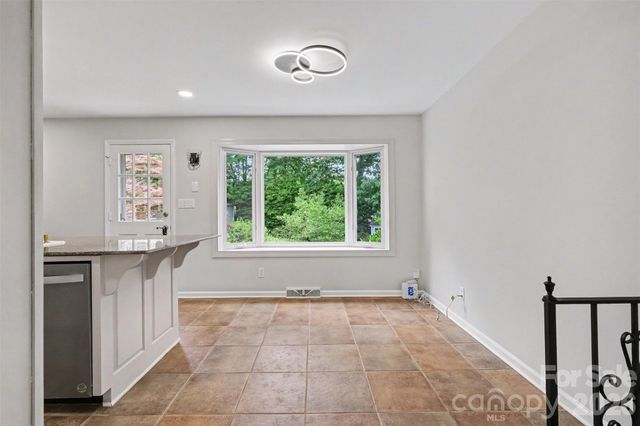 1030 Mclaughlin Drive, Charlotte, NC 28212