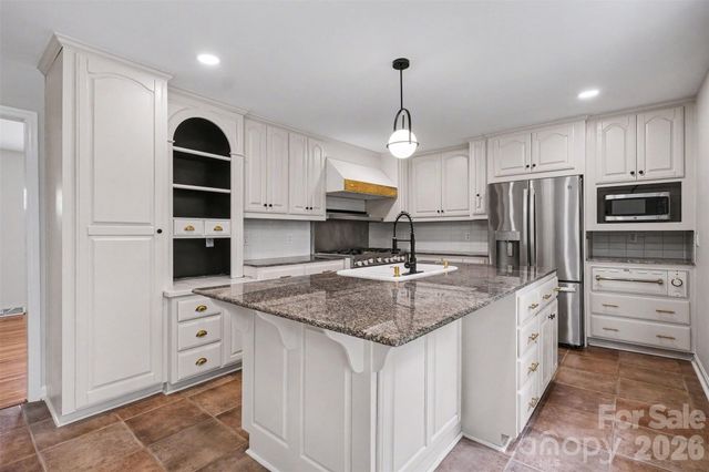 1030 Mclaughlin Drive, Charlotte, NC 28212