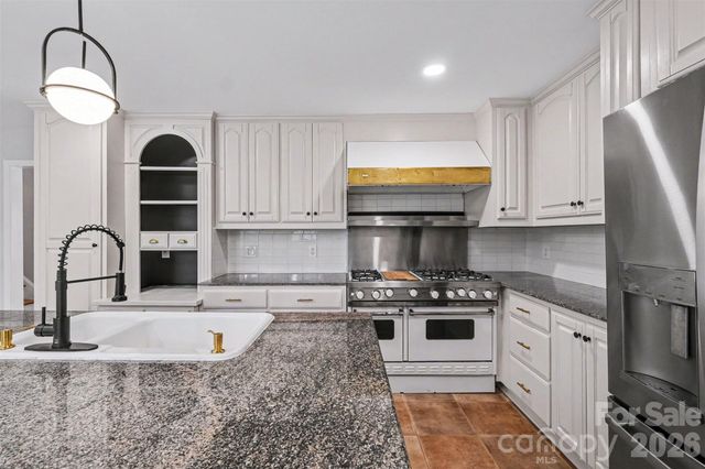 1030 Mclaughlin Drive, Charlotte, NC 28212