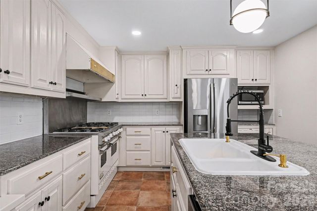 1030 Mclaughlin Drive, Charlotte, NC 28212