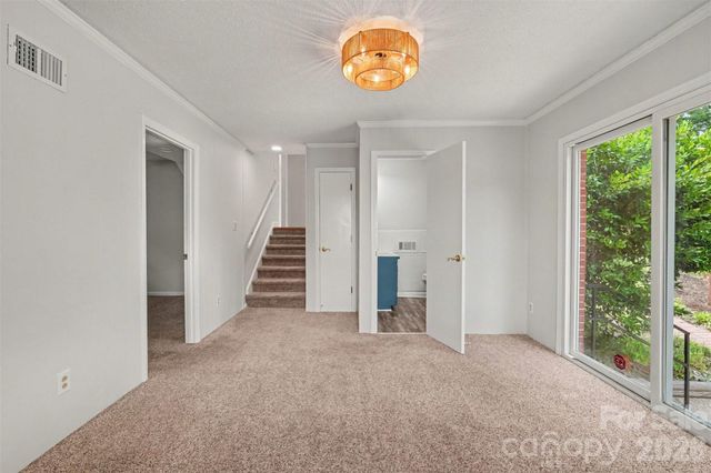 1030 Mclaughlin Drive, Charlotte, NC 28212