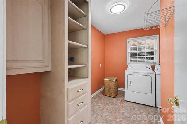 1030 Mclaughlin Drive, Charlotte, NC 28212