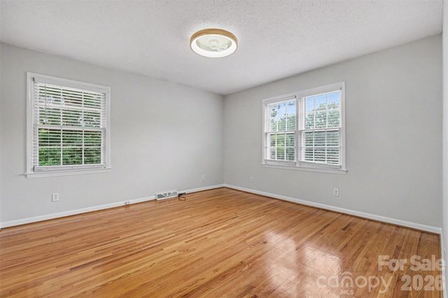 1030 Mclaughlin Drive, Charlotte, NC 28212
