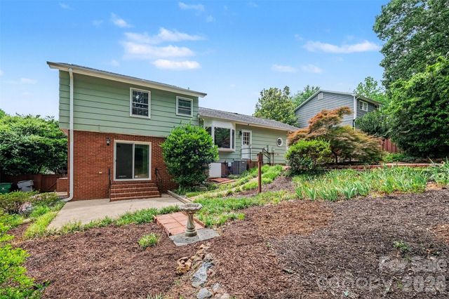 1030 Mclaughlin Drive, Charlotte, NC 28212