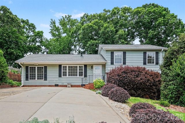 1030 Mclaughlin Drive, Charlotte, NC 28212