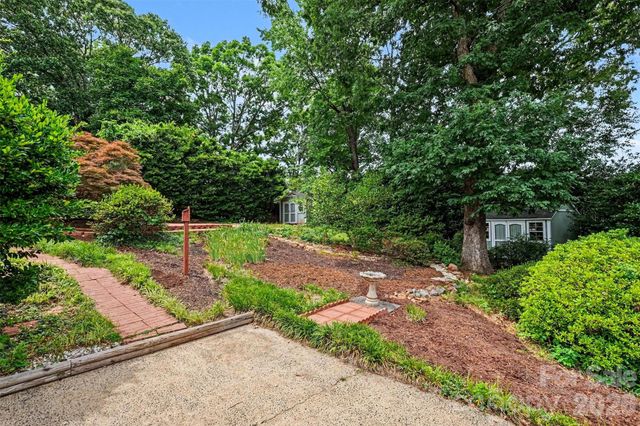 1030 Mclaughlin Drive, Charlotte, NC 28212