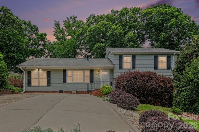 1030 Mclaughlin Drive, Charlotte, NC 28212