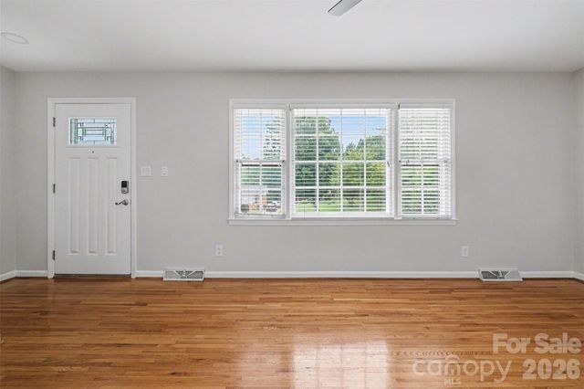 1030 Mclaughlin Drive, Charlotte, NC 28212