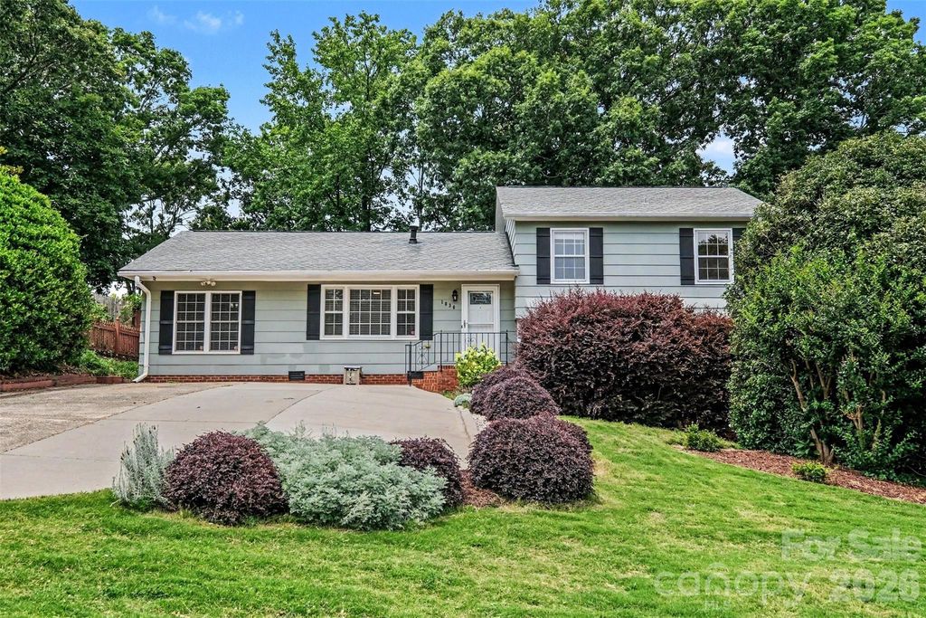 1030 Mclaughlin Drive, Charlotte, NC 28212