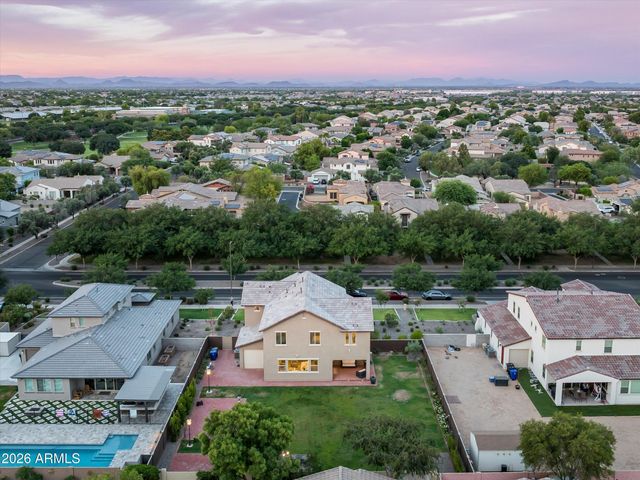 12872 N FOUNDERS PARK Boulevard, Surprise, AZ 85379