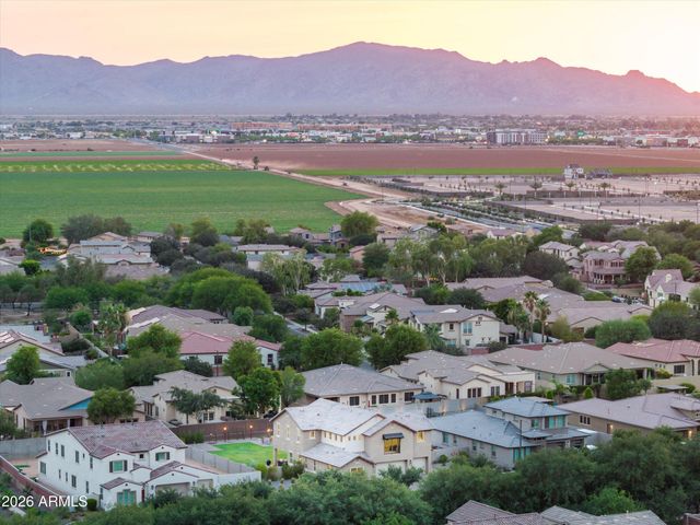 12872 N FOUNDERS PARK Boulevard, Surprise, AZ 85379