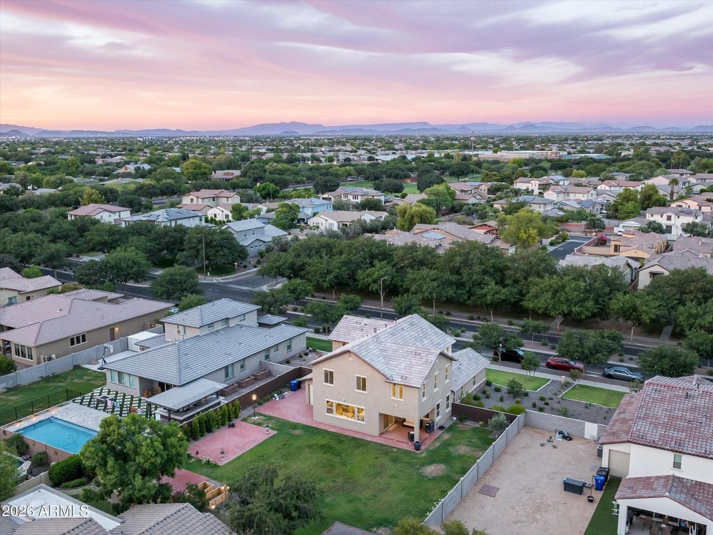 12872 N FOUNDERS PARK Boulevard, Surprise, AZ 85379 — photo 2