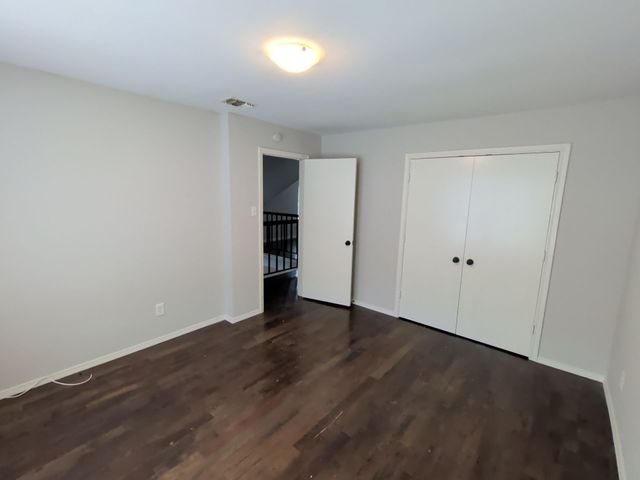 318 Spanish Moss Drive, Arlington, TX 76018