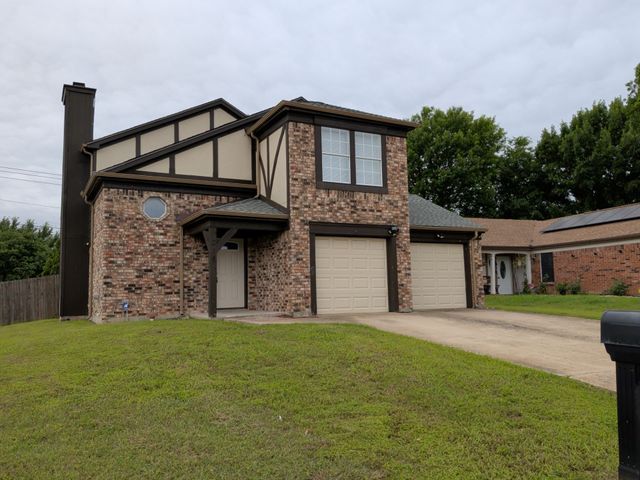 318 Spanish Moss Drive, Arlington, TX 76018
