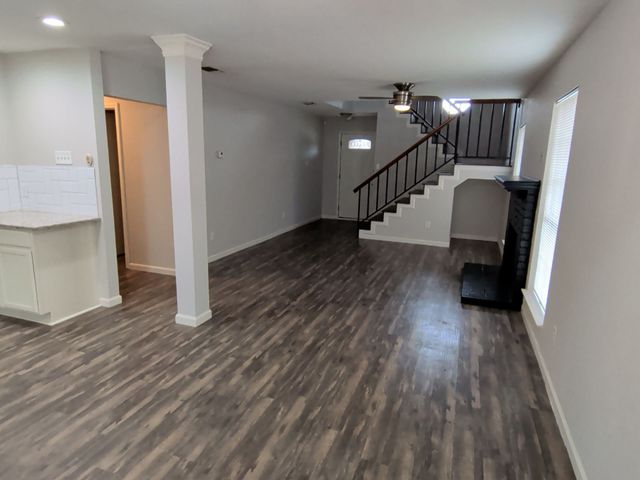 318 Spanish Moss Drive, Arlington, TX 76018