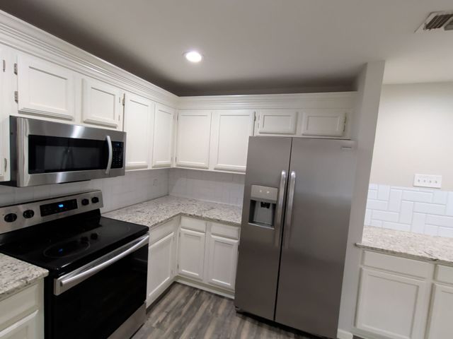318 Spanish Moss Drive, Arlington, TX 76018