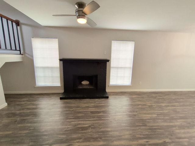 318 Spanish Moss Drive, Arlington, TX 76018