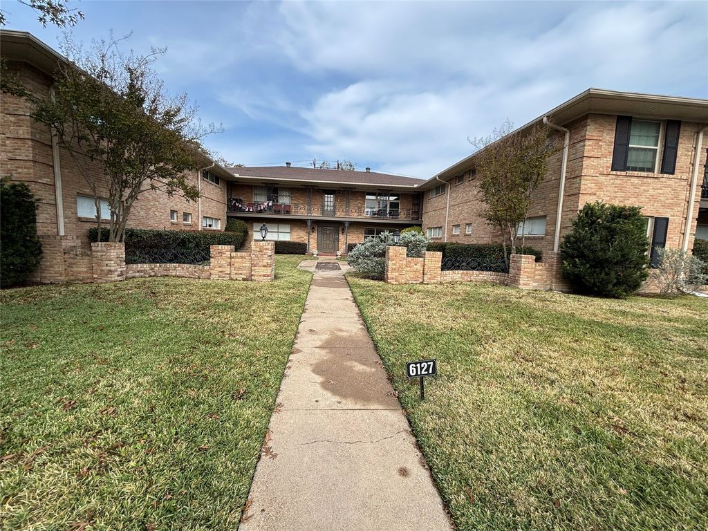 6127 Bandera Avenue B, Dallas, TX 75225