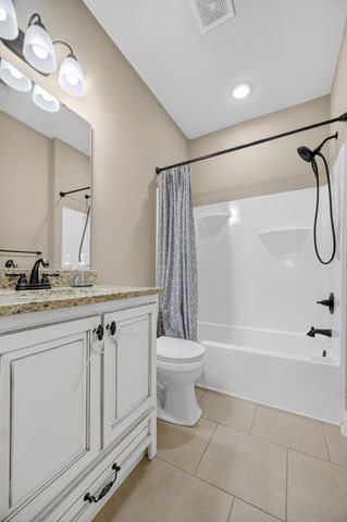 1 Roxey Dr, Fayetteville, TN 37334