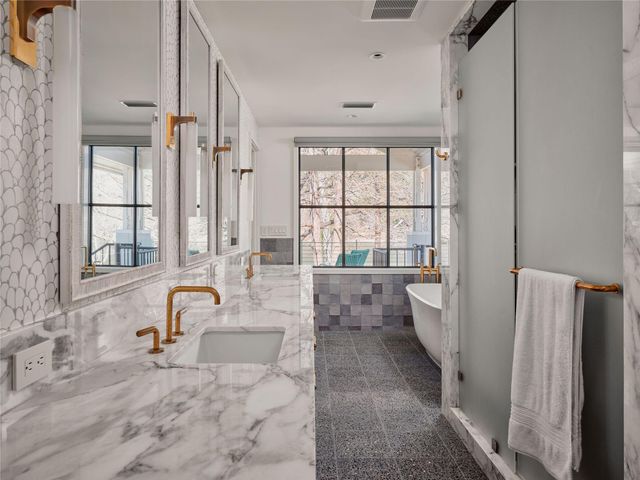 3016 Edgewater DR, Austin, TX 78733