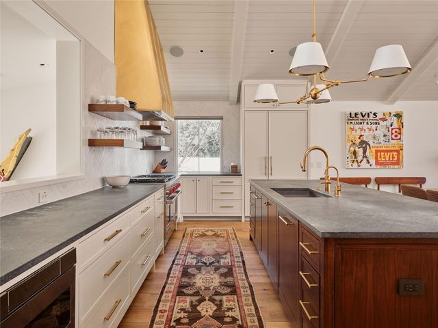 3016 Edgewater DR, Austin, TX 78733