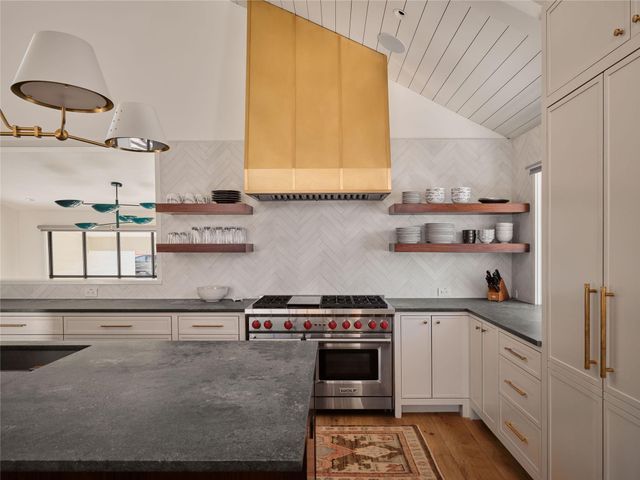 3016 Edgewater DR, Austin, TX 78733