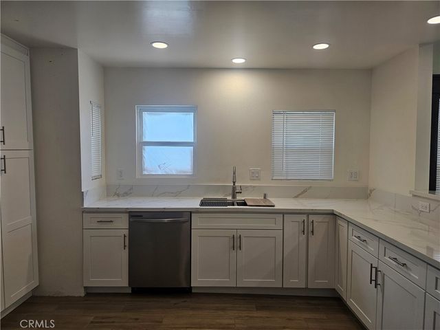 711 S Broadway, Santa Ana, CA 92701