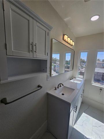 711 S Broadway, Santa Ana, CA 92701