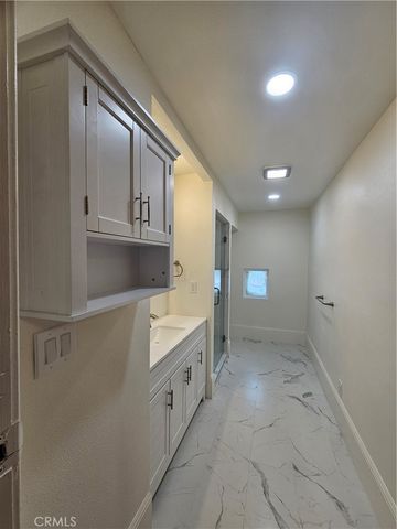 711 S Broadway, Santa Ana, CA 92701