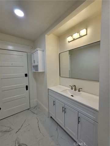 711 S Broadway, Santa Ana, CA 92701