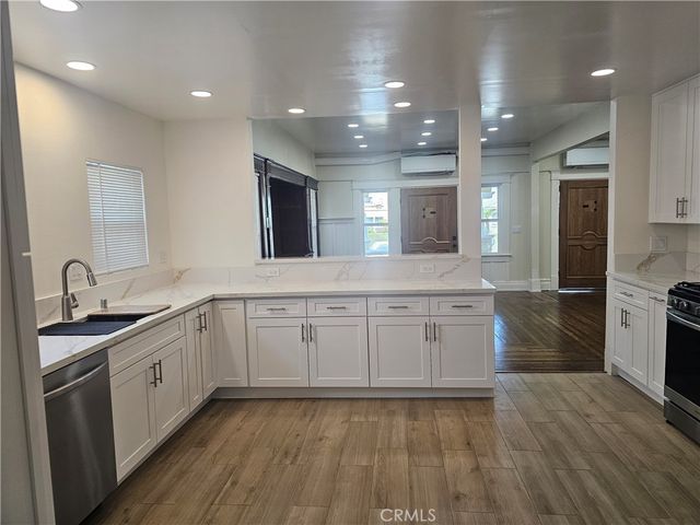 711 S Broadway, Santa Ana, CA 92701