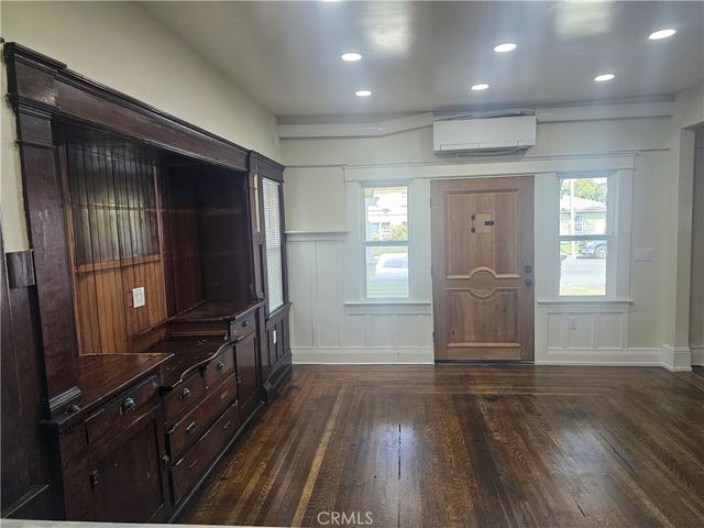 711 S Broadway, Santa Ana, CA 92701